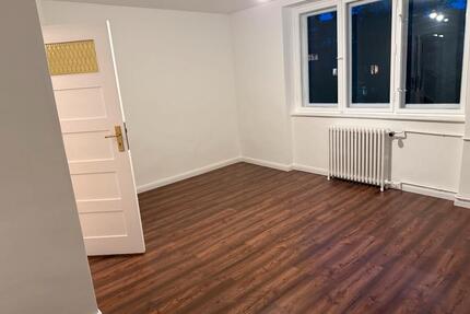 Mitbewohnerin für 2 Zimmer ca 40qm in Zehlendorf 14169 - Berlin Steglitz-Zehlendorf