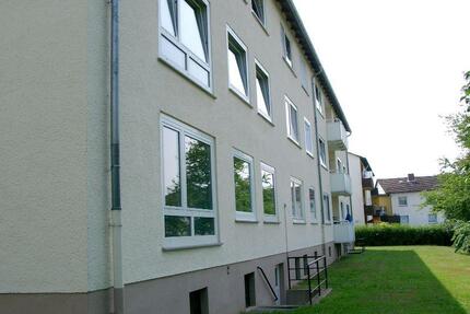 Praktische 4-Zimmer Wohnung mit neuen Bodenbelägen und Balkon zu vermieten - Bad Hersfeld