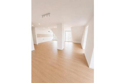 Moderne 3-Zimmer DG-Wohnung – hochwertig saniert nahe Hainberg - Oberasbach