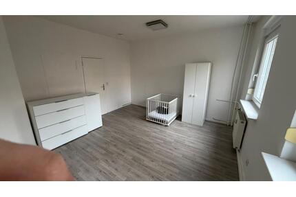 2 Zimmer in einer 3 Zimmer Wohnung zu vermieten - Berlin Neukölln