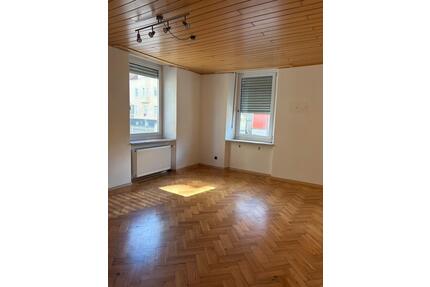 3,5 Zimmer Altbauwohnung mit Fischgrätenparkett - Regensburg Galgenberg