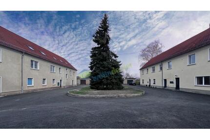 * Frisch renoviert in ruhiger Lage - Hübsche 2-Zimmer Wohnung im DG - Tageslichtbad mit Badewanne * - Borna