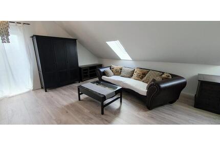 Helle, komfortable Dachgeschoßwohnung Zimmer möbliert - Altdorf