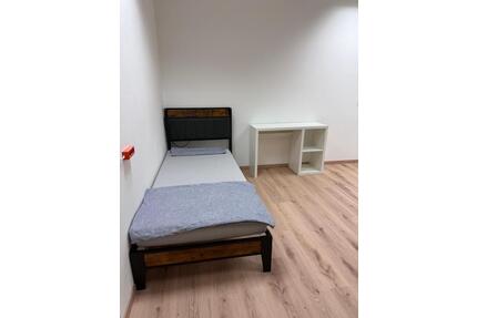 Frauen WG Zimmer neu renoviert in Lenting - Kösching