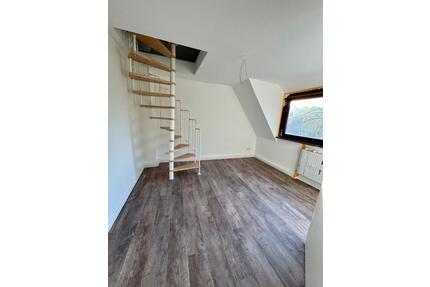 Schöne Zweizimmer Dachgeschosswohnung auf zwei Ebenen in Hastedt - Bremen Hemelingen