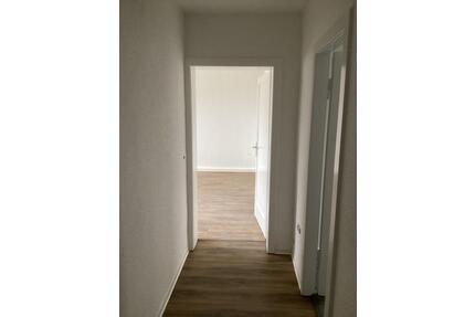 Frisch Renovierte 2 Zimmer Wohnung mit Balkon - Wiesbaden Klarenthal