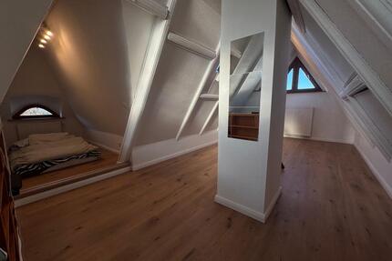Dachgeschoss Wohnung Zimmer Frauen WG Mädels WG - Hamburg Wandsbek