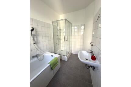 Frisch renoviert mit Tageslichtbad, Wanne und Dusche - Magdeburg Beyendorf-Sohlen