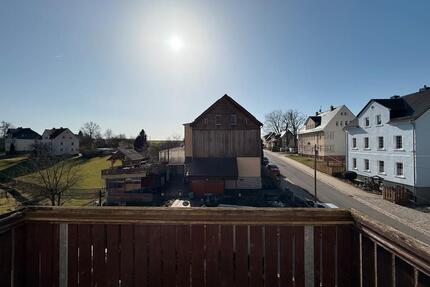 Neu renovierte 2 Zimmer Dachgeschosswohnung - Meerane