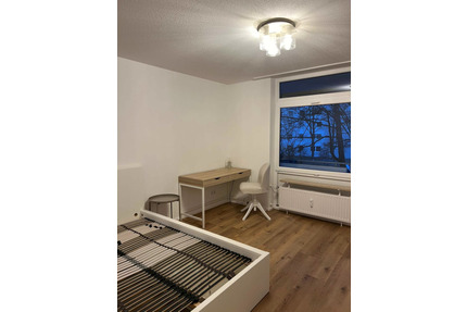 Vollmöbliertes WG-Zimmer mit Balkon in guter Lage - München Bogenhausen