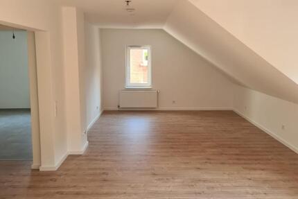 Helle, frisch renovierte 3-Zimmer Dachgeschosswohnung - Hagen Hagen-Mitte
