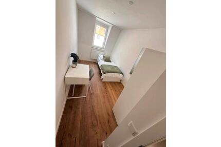 Luxuriös möbliertes Zimmer zur Miete in moderner WG verfügbar. - Nürnberg