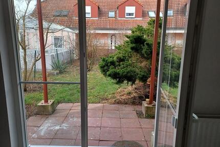 Helle 2 Zimmer Wohnung mit Terrasse und eigenem Garten und PKW Stellplatz - Mittenwalde