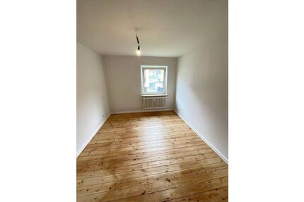 Schöne sanierte 2 Zimmer Wohnung. - Kiel Wellingdorf