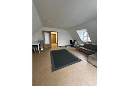 Schönes 2 Zimmer DG Wohnung ab 1 Mai - Rottenburg an der Laaber