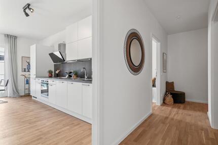 Hochwertiges Wohnen am Ring: Exklusive 3-Zimmer-Dachgeschosswohnung mit Balkon - Berlin Tempelhof-Schöneberg