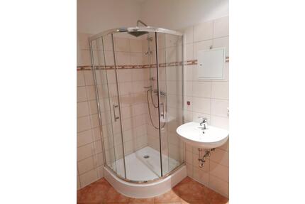 3 Zimmer Raum Wohnung 2.OG Dusche+Wanne Balkon - Altenburg
