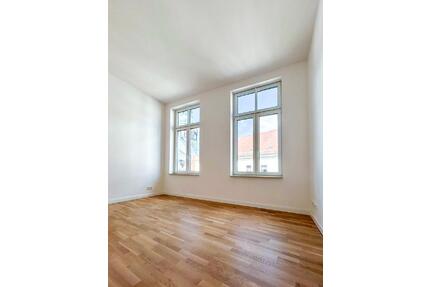 Altbauflair trifft moderne Eleganz - stilvolle 2-3 Zimmer Wohnung mit Dachterrasse - Zwickau