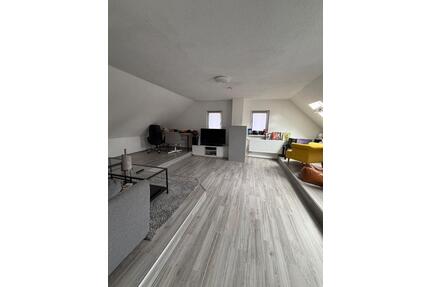 Vermiete Dachgeschoss Wohnung - 450,00&nbsp;EUR Kaltmiete, ca.&nbsp; 58,00&nbsp;m&sup2; in Braunschweig (PLZ: 38122) Broitzem