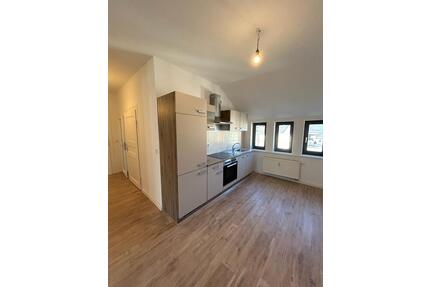 Hier passen zwei Zahnbürsten perfekt ins Bad- 2 Zimmer mit EBK für ein Neuanfang - Chemnitz Bernsdorf