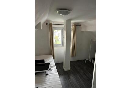 Charmante 2-Zimmer Dachgeschosswohnung in Stuttgart-Degerloch