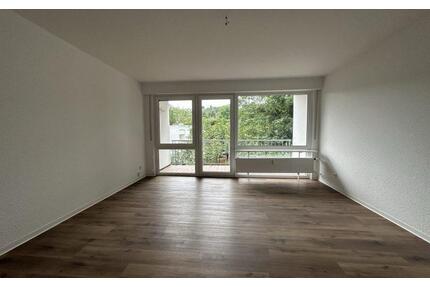 Renovierte 2 Zimmer Wohnung mit Balkon, Küche und Stellplatz - Mainaschaff