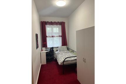 Wg Zimmer in Berlin-Karlshorst - 450,00&nbsp;EUR Kaltmiete, ca.&nbsp; 9,00&nbsp;m&sup2; in Berlin (PLZ: 10318) Lichtenberg