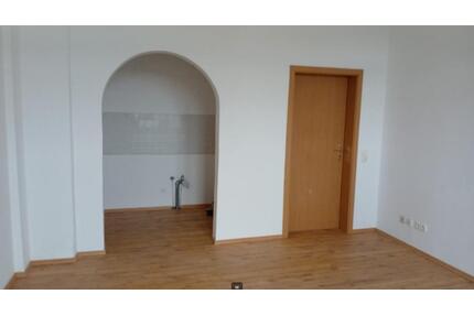 Helle 2 Zimmer Dachwohnung mit Balkon und Weitblick in Plauen