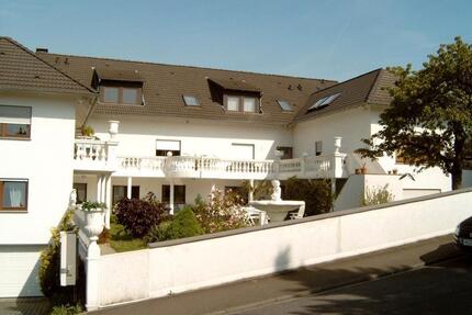Helle 3 Zimmer DG Wohnung 65207 Wiesbaden Breckenheim teilmöbl.