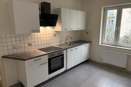 Helle 2-zimmer Wohnung mit Einbauküche und Balkon - Taucha