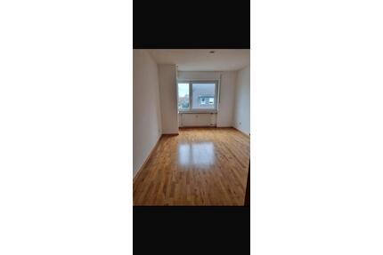 WG Zimmer zu vermieten - 560,00&nbsp;EUR Kaltmiete, ca.&nbsp; 16,00&nbsp;m&sup2; in Bergisch Gladbach (PLZ: 51427) Frankenforst