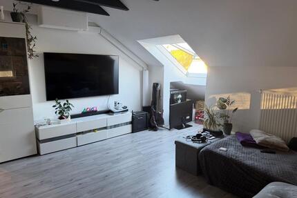 1 Zimmer Dachgeschoss mit Klimaanlage zu vermieten - Alfdorf