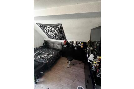 1 Zimmer 34QM Wohnung Holweide Dachgeschoss Beschreibung lesen! - Köln Mülheim