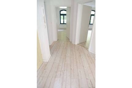 EBK Einbau mögl. ! WG-geeignet - modernes Laminat - Bad mit Dusche - EBK mögl. !!! - Chemnitz Hilbersdorf