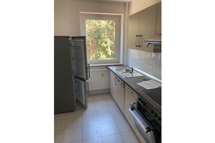 Gemütliche 3-Zimmer mit neuem Laminat, Wanne und Garage in guter Lage! - Chemnitz Adelsberg