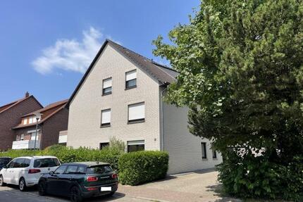 Renovierte 4-Zimmer DG-Wohnung mit neuer Einbauküche, kl. Gartenteil und Garage in Wildeshausen, Landkreis Oldenburg