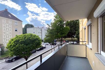 Möblierte 4-Zimmer Wohnung mit zwei Balkonen in München-Freimann