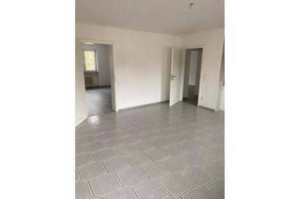 2 Zimmer mit Wohnküche Bad und großem Balkon im Zentrum. - Kaiserslautern Betzenberg