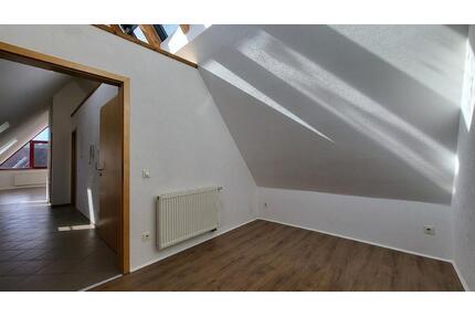 Schöne helle 1,5 Zimmer Dachwohnung Nähe Herzogenaurach - Langenzenn