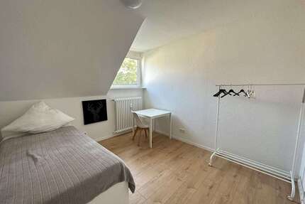 WG-Zimmer in Düsseldorf 700,00 € 14 m²