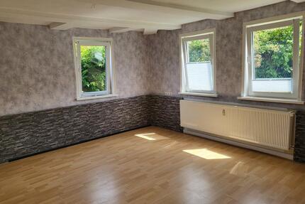4 Zimmer Wohnung mit Garten - 860,00&nbsp;EUR Kaltmiete, ca.&nbsp; 98,00&nbsp;m&sup2; in Sehnde (PLZ: 31319)