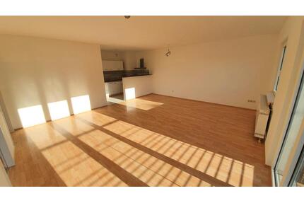 Zentrale + helle 2 Zimmer Wohnung mit EBK und TG-Platz - Leipzig Ost