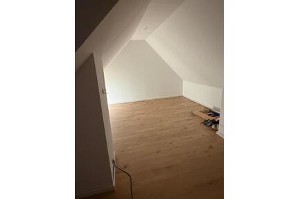 Schönes Wg Zimmer im Dachgeschoss - Euskirchen