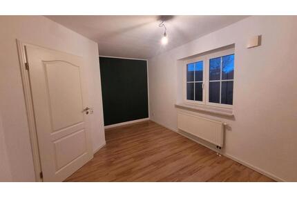 Zimmer in einem ruhig gelegenem Haus mit Garten zu vermieten WG - Lübeck Sankt Jürgen