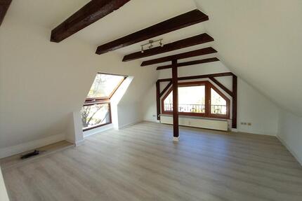 3-Zimmer Dachgeschosswohnung mit Charme in der Waldstr., nahe Sahnpark, ab 01.03.2026 - Crimmitschau