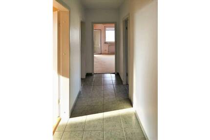 Gemütliche 3-ZKB-Wohnung mit Loggia (11. OG) in Kassel-Niederzwehren.