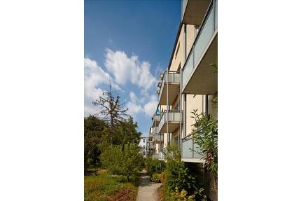 Alles was man braucht: ca 30 m2 Wohnzimmer+ ca 8,5 m2 großem Balkon! - Magdeburg Leipziger Straße