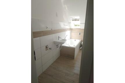 Schöne Helle 3,5 Zimmer Wohnung im 2. Stock Bad mit Fenster - Herne Wanne-Bickern