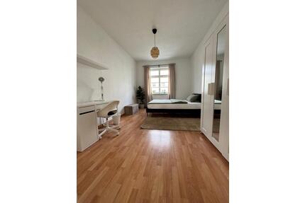 Erstbezug nach Sanierung:Möblierte WG-Zimmer in Erfurt(Frauen WG)