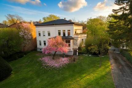 Sofort frei ! 3 Zimmer Dachgeschoß Wohnung in Walllage, mit Garage, Loggia und Einbauküche - Braunschweig